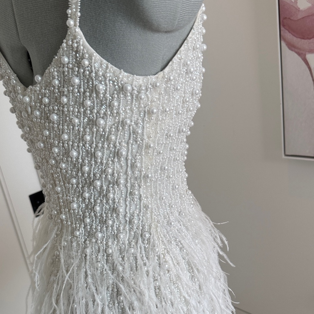 Excellent photo shoot dress or bridal event for the bride - Picture 7 of 9